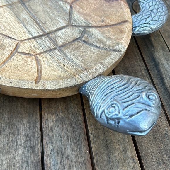 Tommy Bahama Wooden and cast metal Sea Turtle Serving Platter - Picture 4 of 7